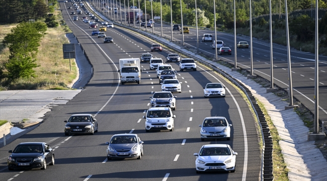 Bayramın son gününde Ankara'ya dönüşte trafik yoğunluğu yaşanıyor