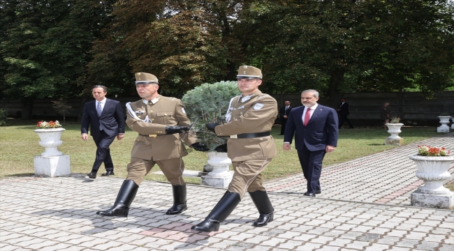 Dışişleri Bakanı Fidan, Macaristan'da Galiçya Türk Şehitliği'ni ziyaret etti