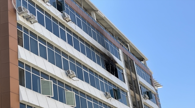 Diyarbakır'da iş merkezindeki boş dairede çıkan yangın söndürüldü