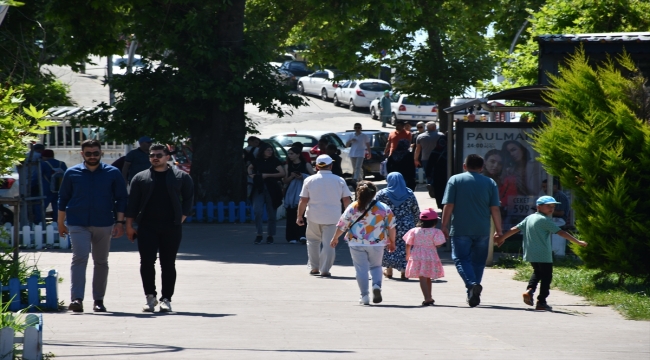 Düzce'nin turizm ilçesi Akçakoca'da bayram yoğunluğu yaşandı 