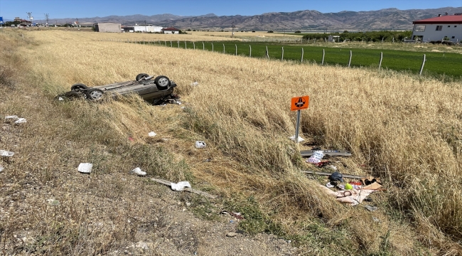 Elazığ'da devrilen otomobildeki 6 kişi yaralandı