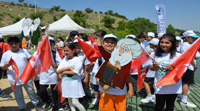 Eskişehir'in temsili "Nasreddin Hoca"sı göle maya çaldı 