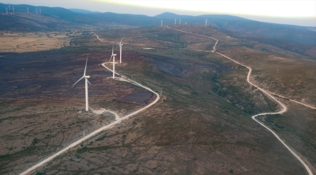 Çeşme'de otluk alanda çıkan yangın kontrol altına alındı