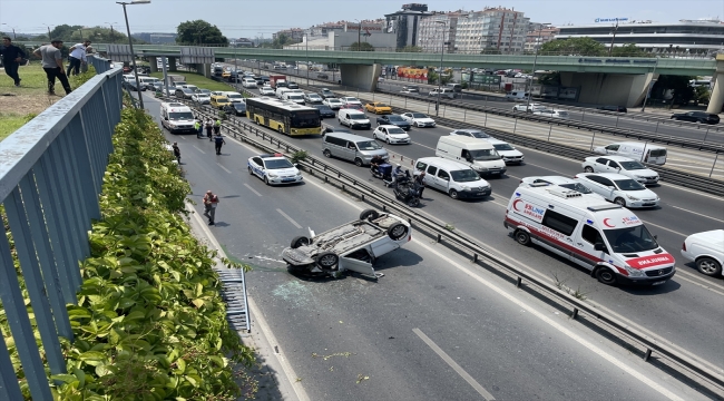 İstanbul'da otomobiliyle 5 metre yükseklikten yan yola düşen sürücü yaralandı