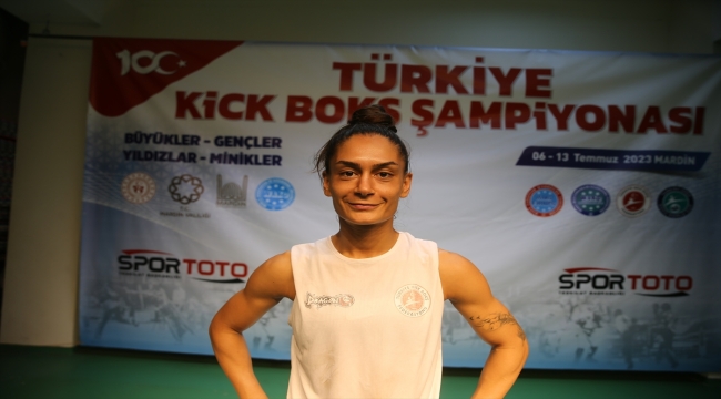 Hemşire Duygu kick boks kariyerini yenilgisiz sürdürüyor