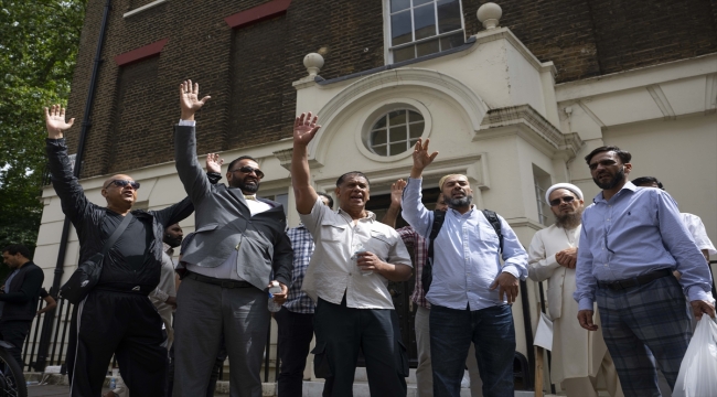 İsveç'te Kur'an-ı Kerim yakılması Londra'da protesto edildi