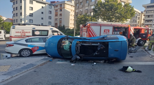 Kartal'da iki otomobilin çarpıştığı kazada 3 kişi yaralandı