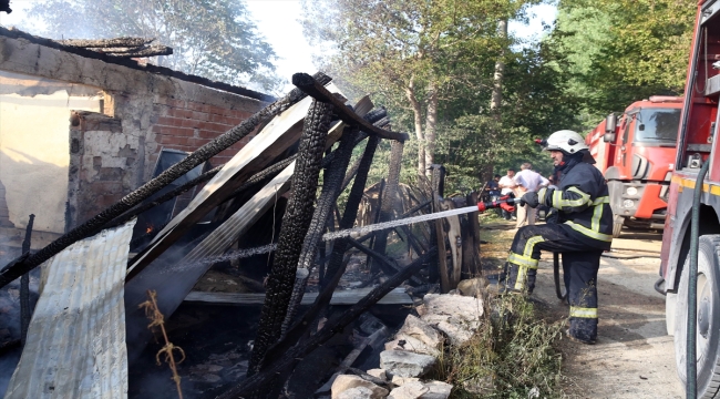 Kastamonu'da çıkan yangında ev, traktör ve hububat zarar gördü