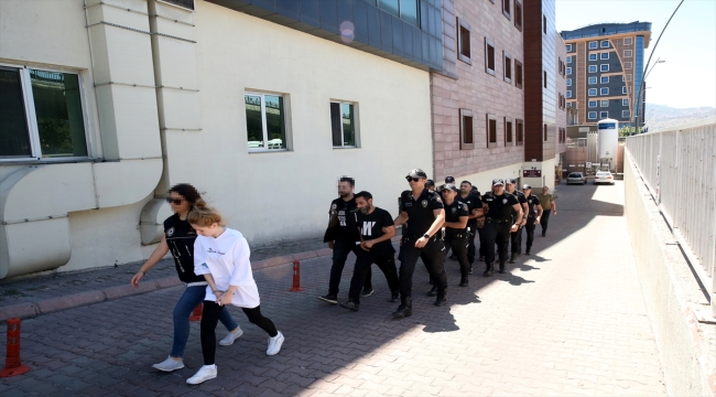 Kayseri'de uyuşturucu operasyonunda 17 zanlı yakalandı