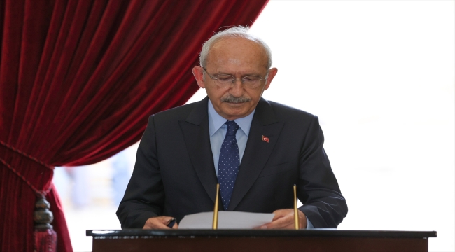 Kılıçdaroğlu, Lozan Barış Antlaşması'nın 100. yılı dolayısıyla Anıtkabir'i ziyaret etti