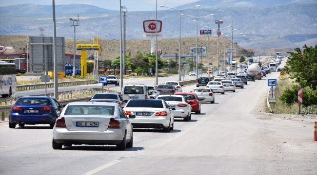 "Kilit kavşak" Kırıkkale'de trafik yoğunluğu yaşanıyor