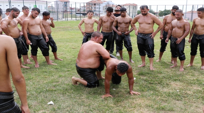 Kırkpınar cazgırlarından Ergun Sevindi, Edirneli pehlivanlara antrenörlük yapıyor: