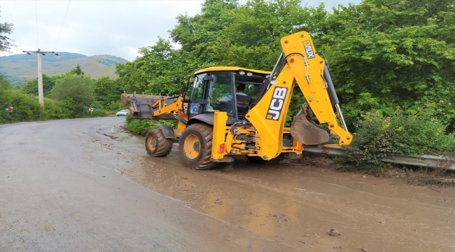 Kocaeli'de etkili olan sağanak hayatı olumsuz etkiledi