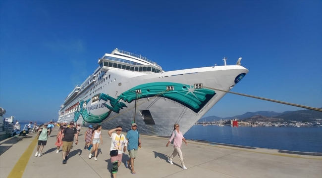 Kruvaziyer "Norwegian Jade" ile Bodrum'a 2 bin 658 turist geldi