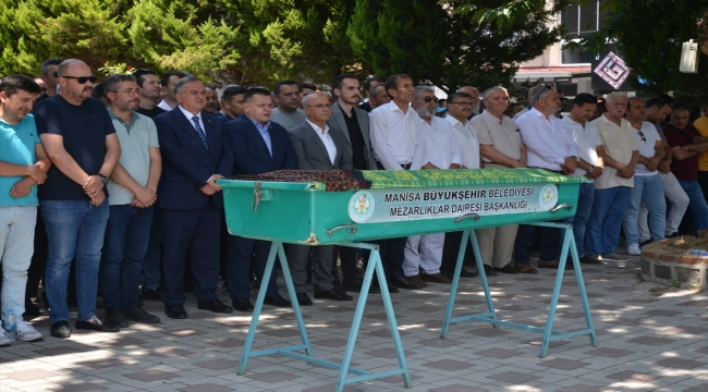 Manisa'da otomobilin çarptığı öğretmen hayatını kaybetti