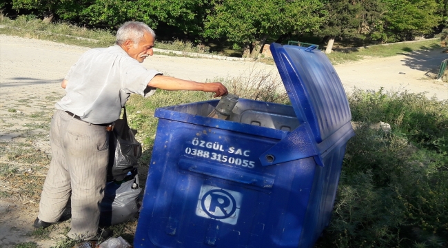 Ormanlardan 20 yıldır çöp toplayıp çevre temizliğine katkıda bulunuyor