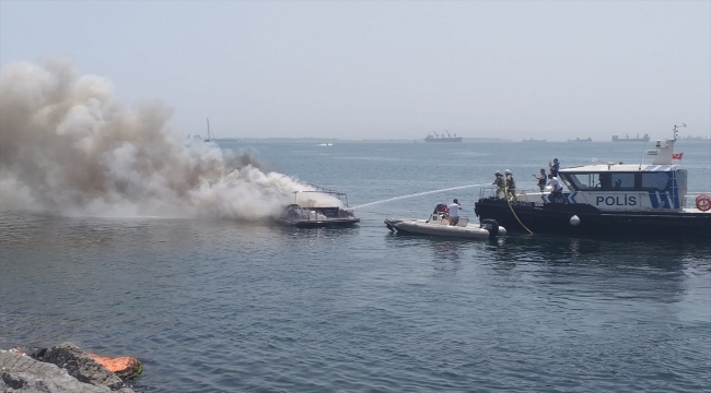 Pendik'te teknede çıkan yangın söndürüldü