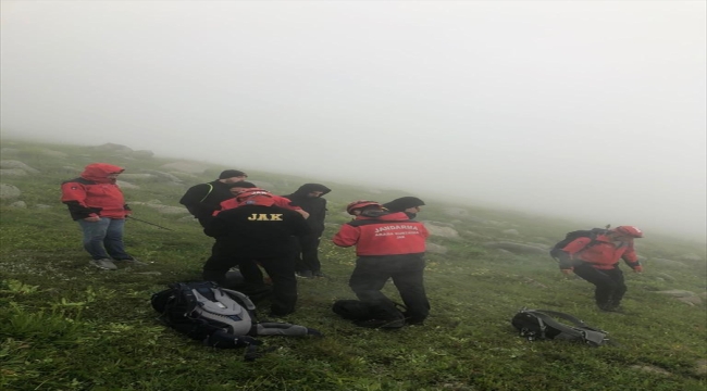 Rize'de yaylada kaybolan 5 kişiyi JAK ekibi buldu