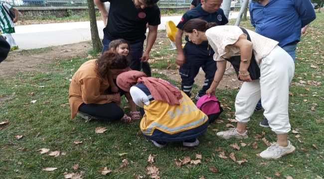 Samsun'da 3 yaşındaki çocuğun bacağı, yürüyüş yolundaki spor aletine sıkıştı