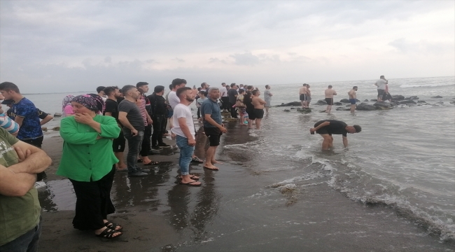 Samsun'da denizde boğulma tehlikesi geçiren 3 kişi kurtarıldı