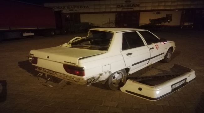 Samsun'da takla atan hafif ticari araç otomobile çarptı, 4 kişi yaralandı