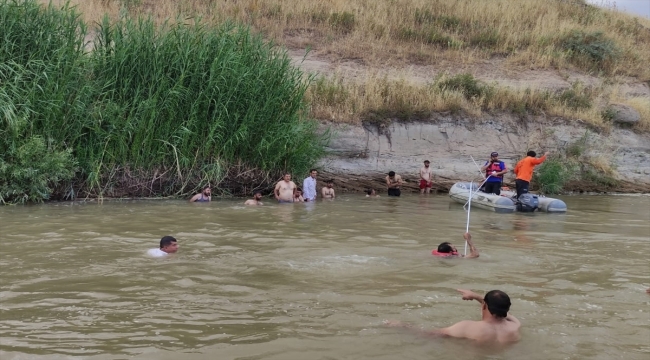 Siirt'te serinlemek için çaya giren genç kayboldu