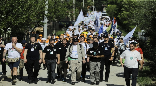 Srebrenitsa'da soykırımdan kaçanların kullandığı güzergahta "Barış Yürüyüşü" başladı