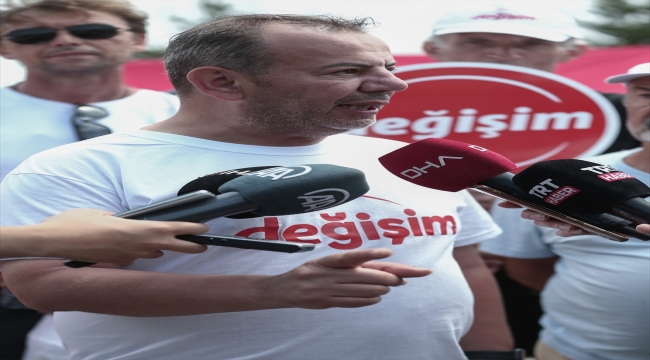 Tanju Özcan, 5. günde yürüyüşüne "Ankara İl Sınırı" tabelası önünden başladı