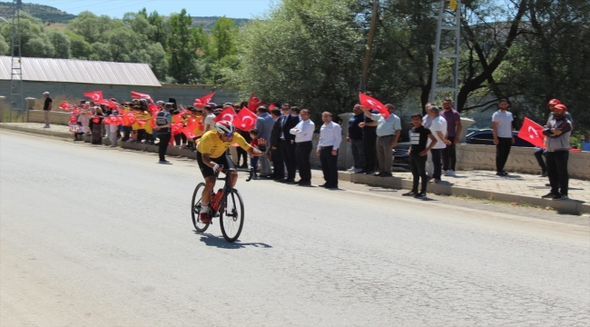 100. Yıl Cumhuriyet Bisiklet Turu'na katılan sporcular Tokat'tan geçti