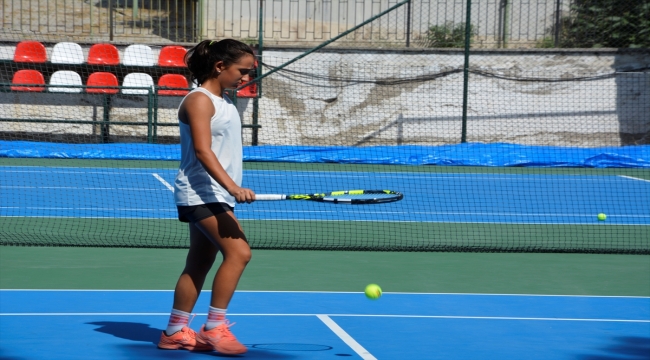 ANALİG tenis yarı final müsabakaları, Manisa'da başladı 