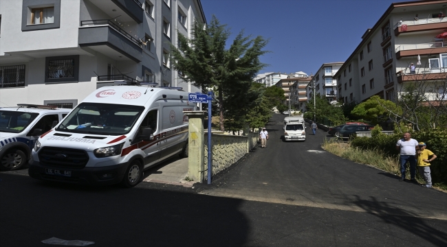 Ankara'da freni boşalması sonucu binaya çarpan kamyonetin sürücüsü öldü