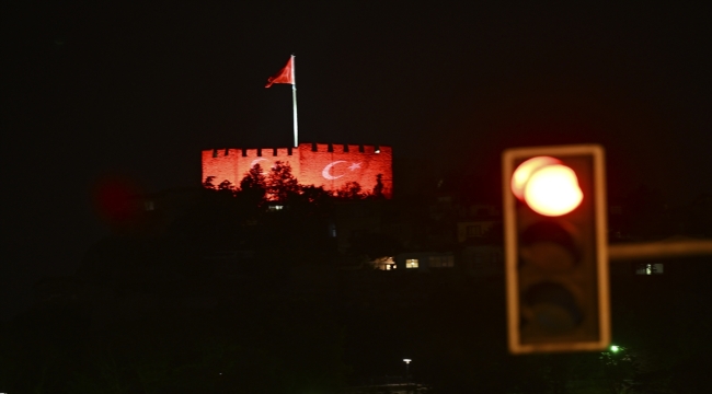 Ankara'daki tarihi mekanlara 30 Ağustos Zafer Bayramı'nda ışıkla Türk bayrağı yansıtıldı