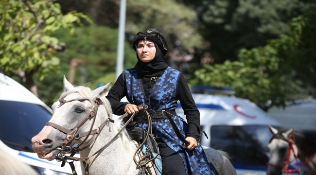 Atlı Okçuluk Türkiye Şampiyonası'nın yarı final yarışları Balıkesir'de başladı