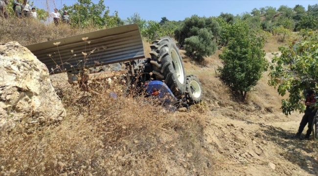 Aydın'da devrilen traktörün altında kalan sürücü öldü 