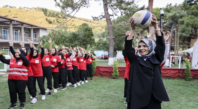 Bakan Göktaş Türk Kızılay Heybeliada Gençlik Kampı'nın kapanışında konuştu