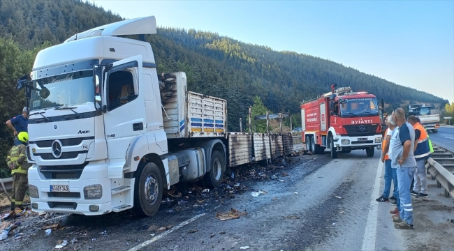 Balıkesir'de seyir halindeki tırda çıkan yangın söndürüldü