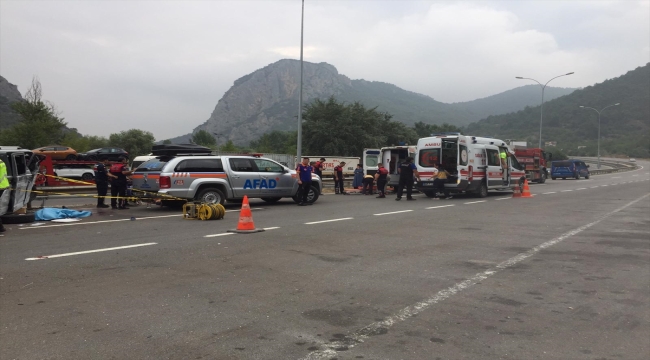 Bilecik'te düğün dönüşü trafik kazasında 1 kişi öldü, 13 kişi yaralandı