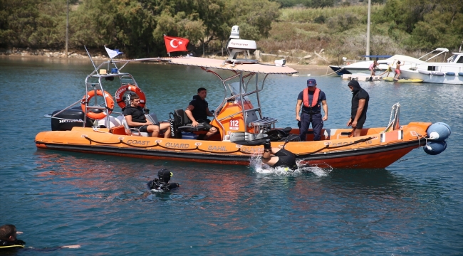 Bodrum'da dalgıçlar deniz dibinden 20 tona yakın tonoz ve çapa çıkardı