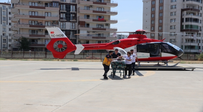 Diyarbakır'da boğulma tehlikesi geçiren çocuk ambulans helikopterle hastaneye yetiştirildi