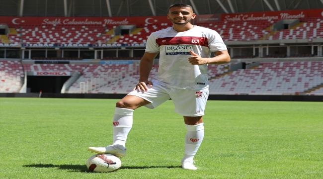 EMS Yapı Sivasspor, Yunan stoper Achilleas Poungouras'ı transfer etti