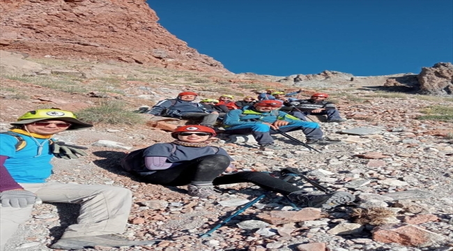 Erciyes Dağı'nda hafta sonları zirve tırmanışı heyecanı yaşanıyor