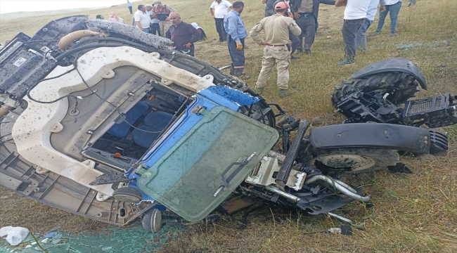 Erzurum'da trafik kazasında yaralanan 2 kişi ambulans helikopterle hastaneye ulaştırıldı