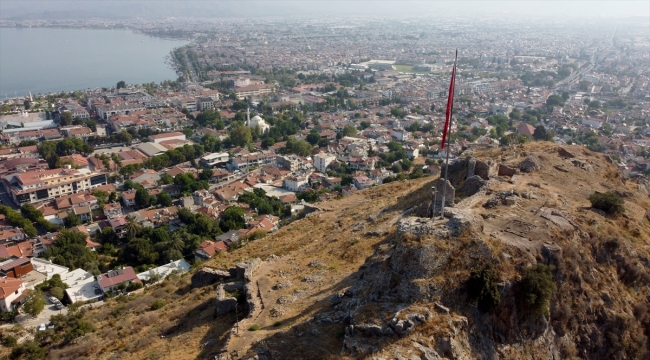 Fethiye Kalesi kazısında tiyatro ve yol ortaya çıkarıldı