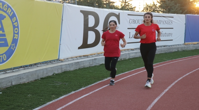 FISU'dan dönen Ağrılı başarılı milli atletler yeni başarılar için antrenmanlara başladı