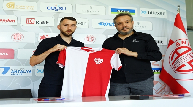 Fraport TAV Antalyaspor, Zymer Bytyqi'yi transfer etti