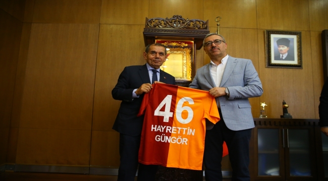 Galatasaray Kulübü Başkanı Dursun Özbek, Kahramanmaraş'ta ziyaretlerde bulundu