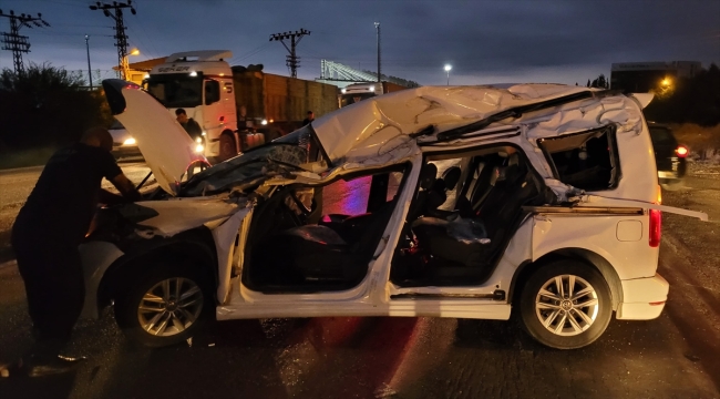 Hatay'da tır ile hafif ticari araç çarpıştı, 1 kişi öldü, 1 kişi yaralandı