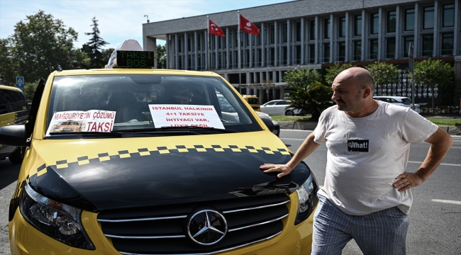 İstanbul'da minibüsten taksiye dönüştürülen araç sahipleri eylem yaptı