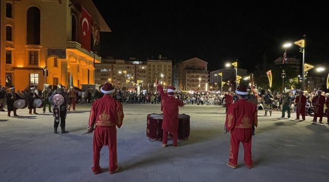 Jandarma Genel Komutanlığı Mehteran Birliği Kütahya'da konser verdi