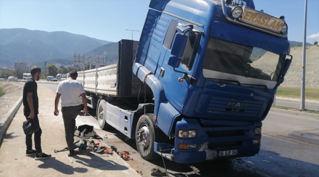 Karabük'te park halindeki tır yandı